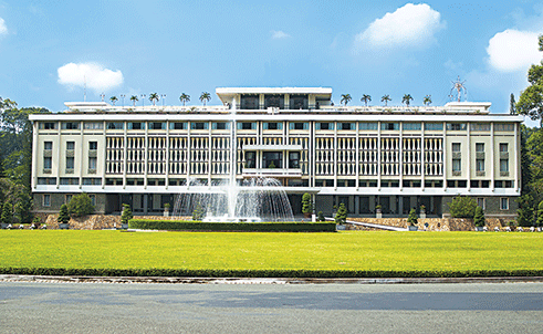 Hội trường Thống Nhất (trước 1975 có tên Dinh Độc Lập) do KTS Ngô Viết Thụ thiết kế