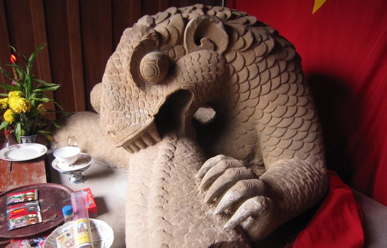 Rồng đá (Xà thần) thời Lý, hiện lưu giữ tại đền thờ Lê Văn Thịnh, huyện Gia Bình, tỉnh Bắc Ninh