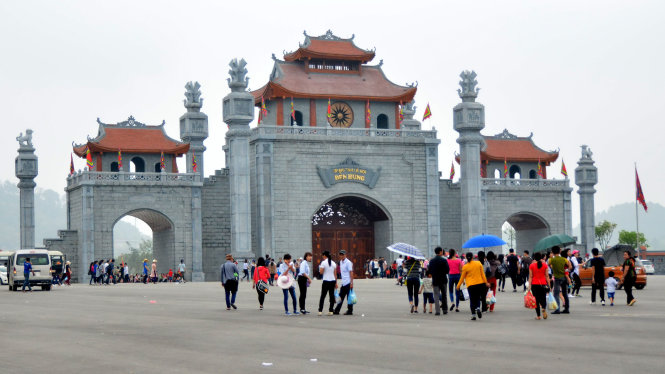 Cổng vào khu di tích lịch sử Đền Hùng - Phú Thọ